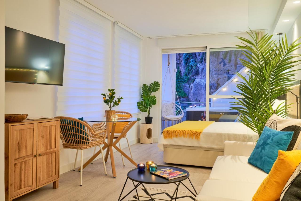 Suite Roca Chica Torremolinos Bagian luar foto