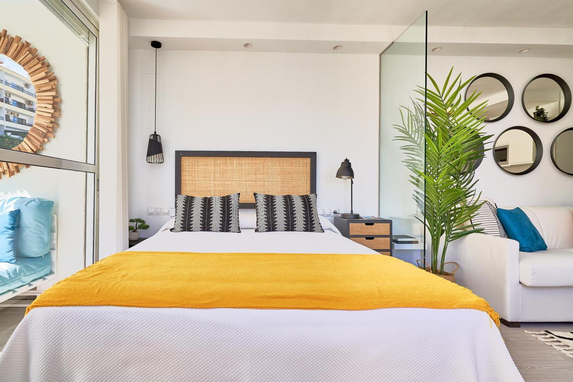Suite Roca Chica Torremolinos Bagian luar foto